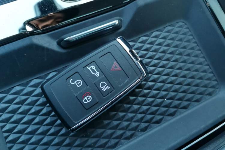 Used Land Rover Range Rover Evoque 2022 Aurora L 249 PS R-Dynamic Collins Antique Bronze Special Edition
