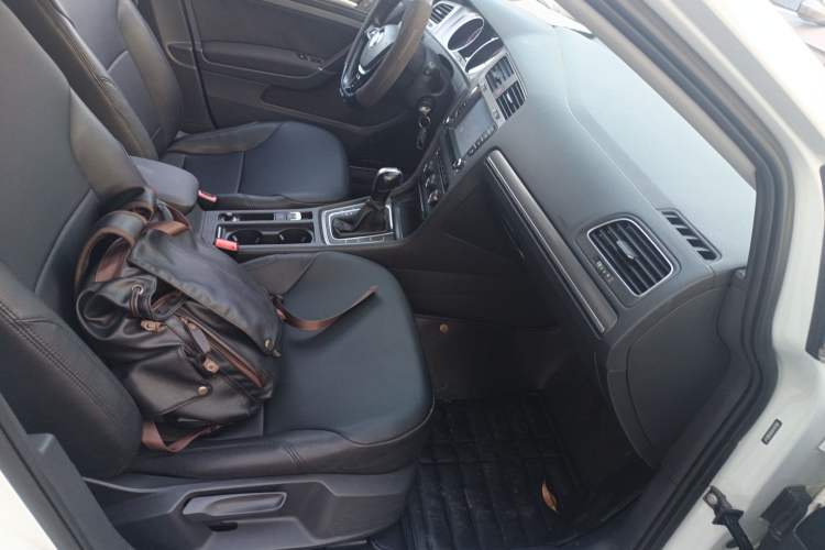 Used Volkswagen Golf 2016 230TSI Automatic Comfort Version
