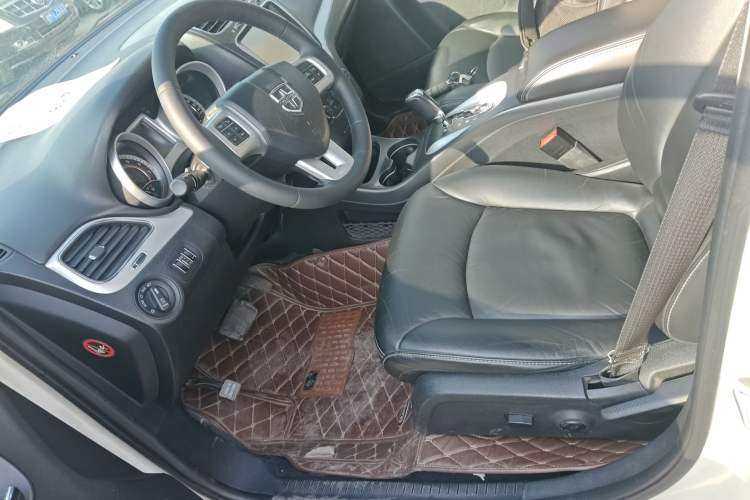 Used Dodge Journey 2013 2.4L Two-Wheel Drive Luxury Version
