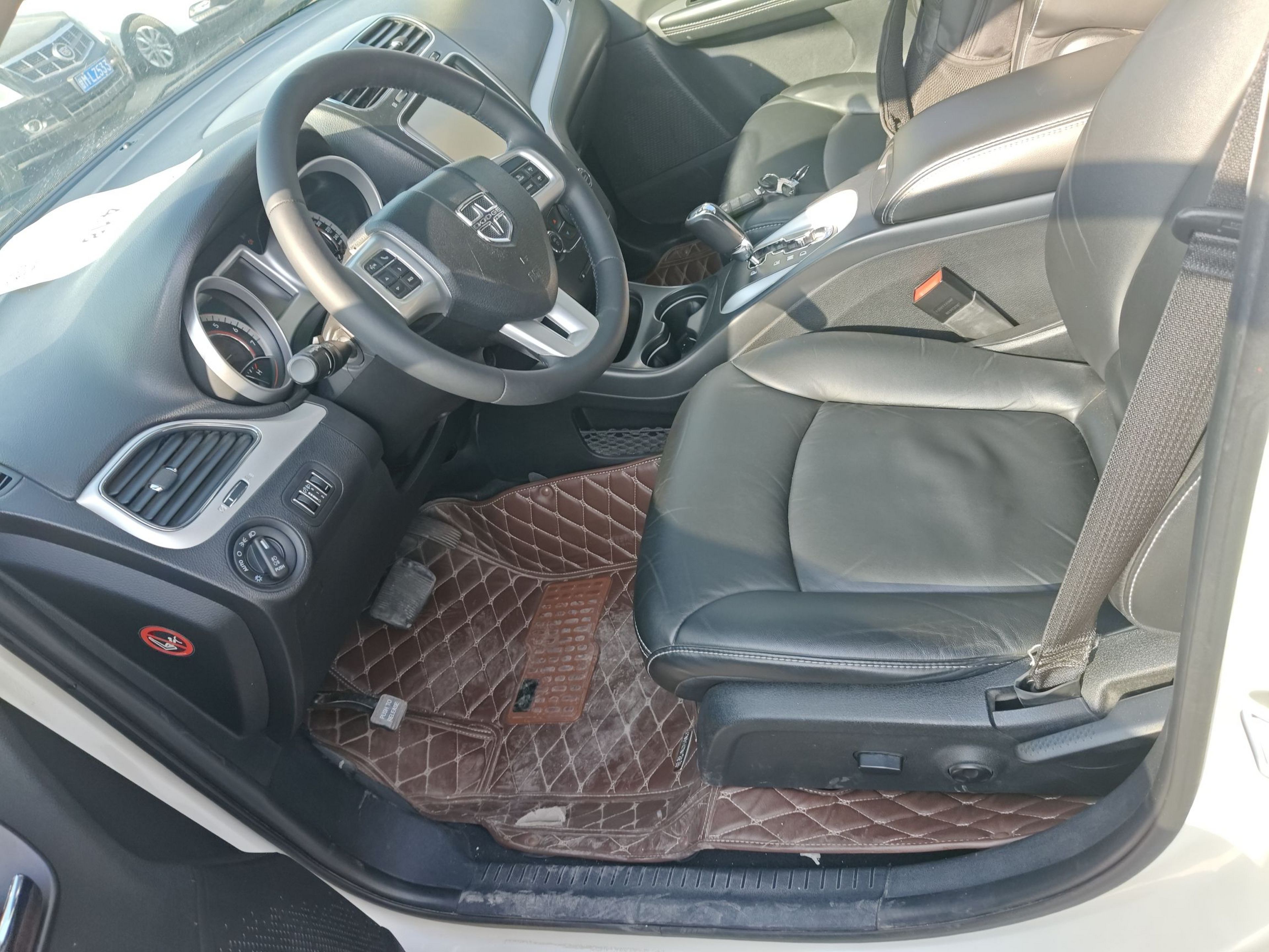 Переднее сиденье в автомобиле