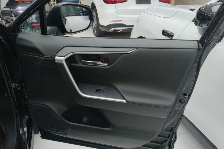 Used Toyota RAV4 2023 2.0L CVT Two-Wheel Drive Fashion Plus Edition
