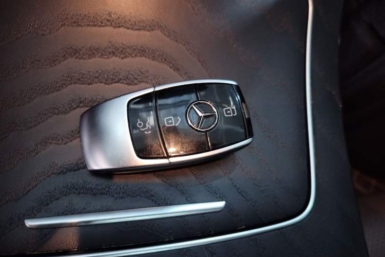 Used Mercedes-Benz E-Class 2019 E 300 L Sporty and Stylish Model