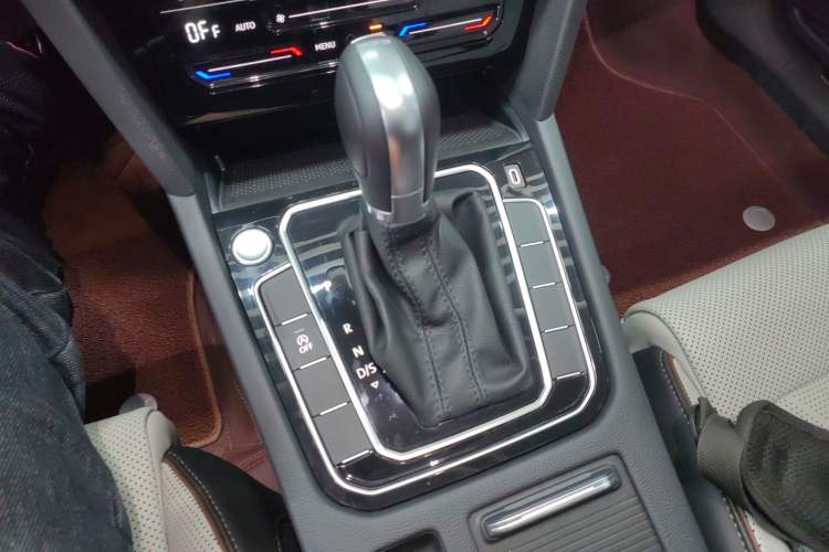 Used Volkswagen Magotan 2025 Zhongxiang Version 330TSI DSG Luxury Edition
