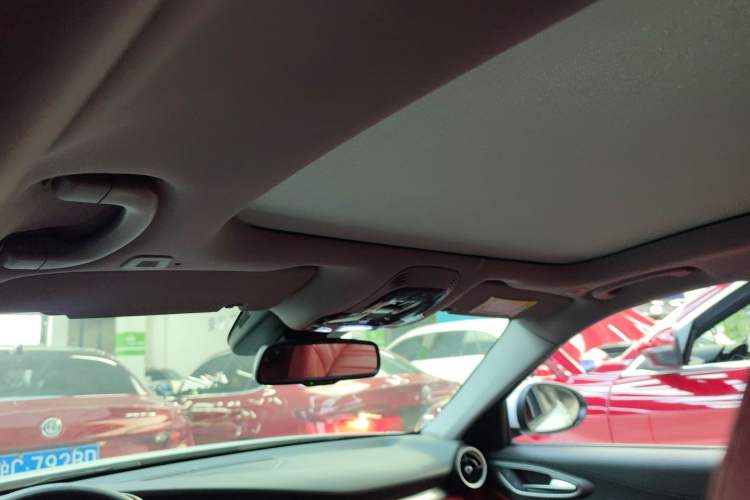 Used Alfa Romeo Giulia 2017 2.0T 280HP Luxury Sport Edition
