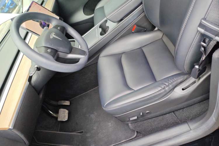 Used Tesla Model Y 2022 Rear-Wheel-Drive Version
