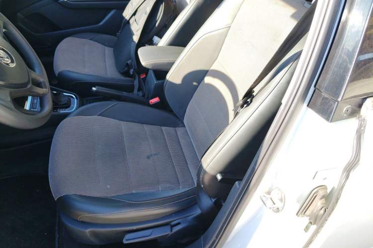 Used Volkswagen C-TREK 2017 230TSI DSG Comfort Version