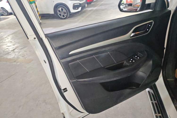 Used MG ZS 2018 1.5L Automatic Luxury Edition China V Standard