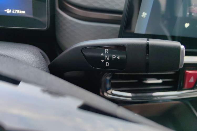 Used SOL E10X 2021 302 km Range Fashion Edition 30.2 kWh
