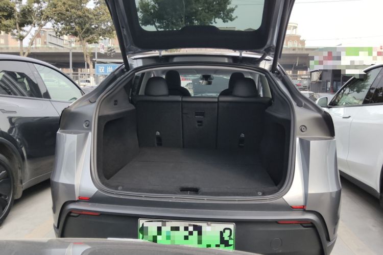 Used Tesla Model Y 2025 Long-Range All-Wheel-Drive Version