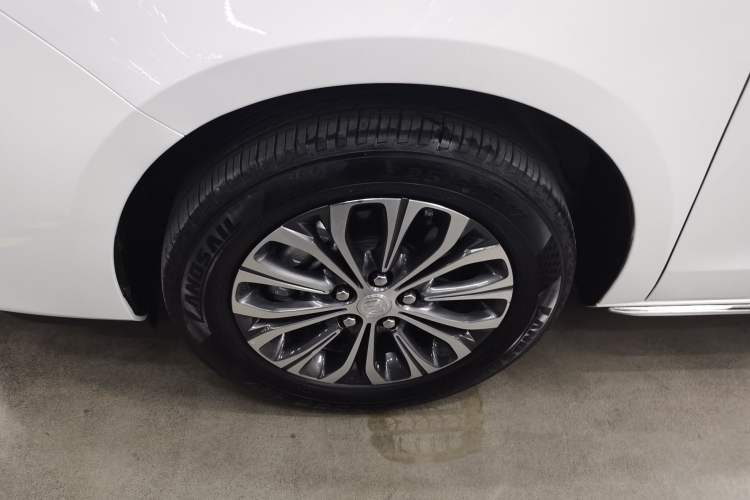 Used Buick GL8 2023 Facelifted Land Cruiser Executive Luxury Version