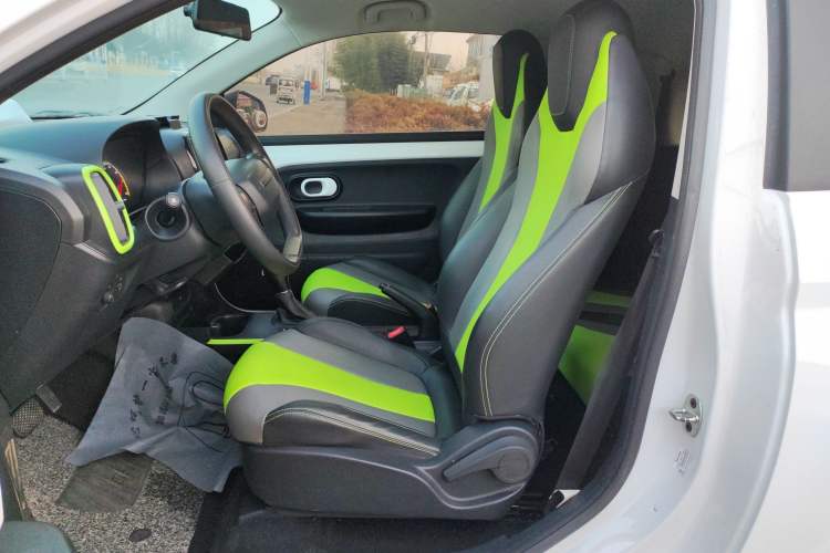 Used Roewe Clever 2021 302 km New Four-Seater Super-Efficient Version
