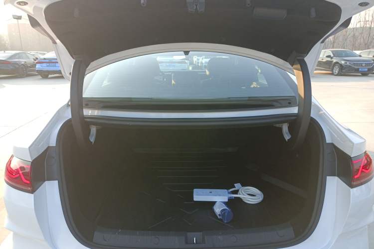 Used BYD Qin L 2025 DM-i Smart Drive 120KM Superior Model
