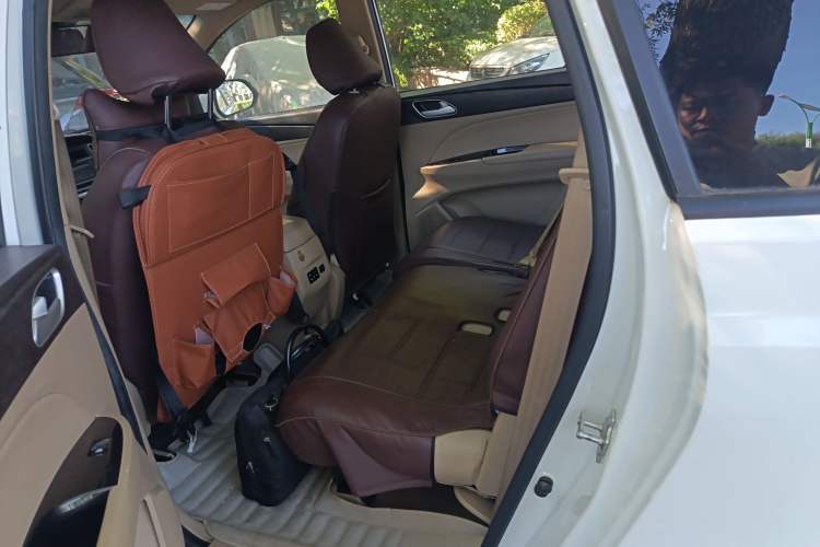 Used Baojun 730 2016 Revised Version 1.5L Manual Standard Model 5 Seats
