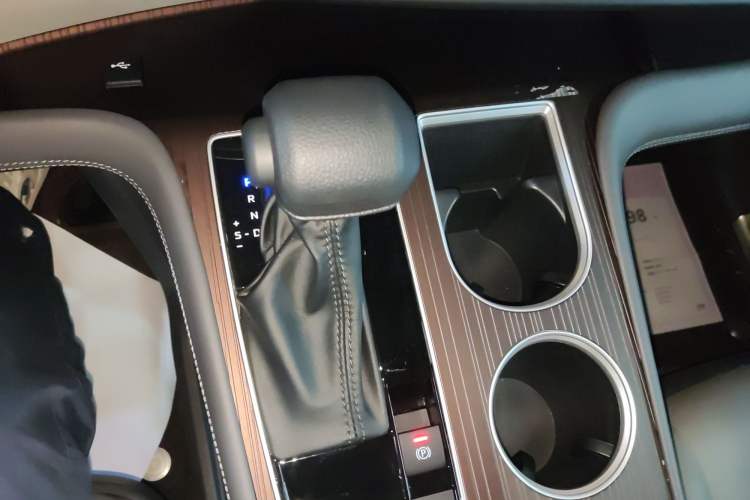 Used Toyota Granvia 2024 2.5L Hybrid Comfort Edition
