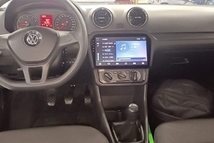 Used Volkswagen Jetta 2017 1.4L Manual Fashion Edition
