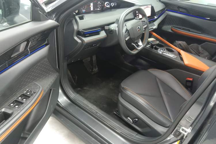 Used Changan UNI-V 2022 1.5T Prestige Version
