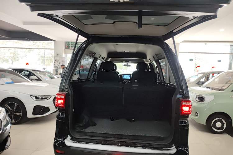 Used FORTHING Lingzhi 2025 M5 1.5T Long Wheelbase Base Model 7-Seater
