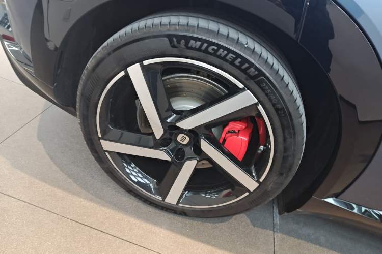 Used  YU7 2025 Ultra-Long Range High-Performance All-Wheel-Drive Max Edition
