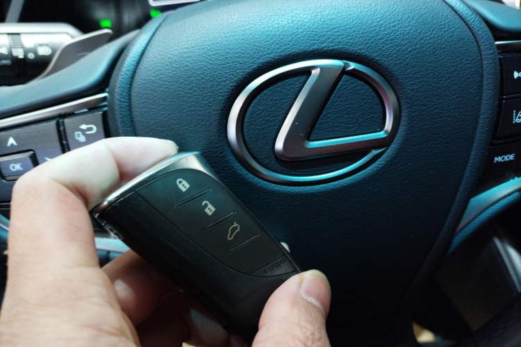 Used Lexus ES 2022 200 Excellence Edition
