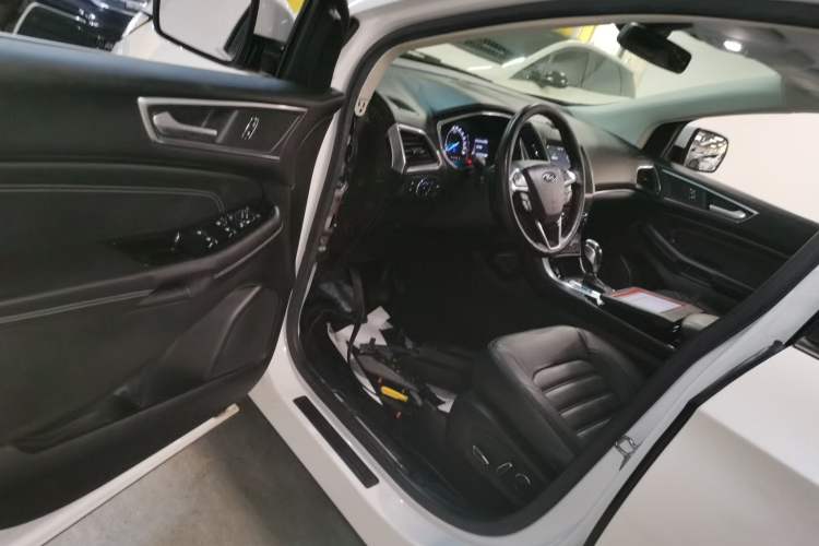 Used Ford Edge 2016 EcoBoost 245 Two-Wheel-Drive Titanium 7-Seater
