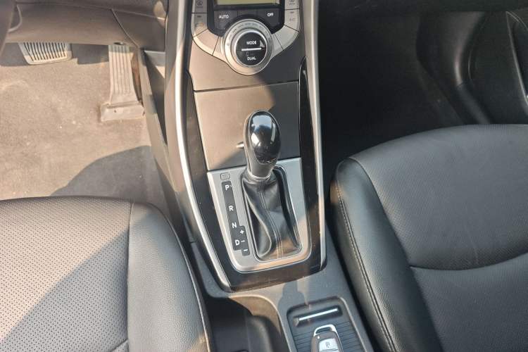 Used Hyundai Elantra 2015 1.6L Automatic Luxury Model