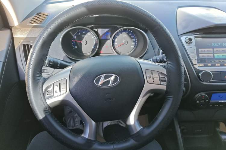 Used Hyundai ix35 2013 2.0L Automatic Two-Wheel Drive Smart GLS China IV Standard
