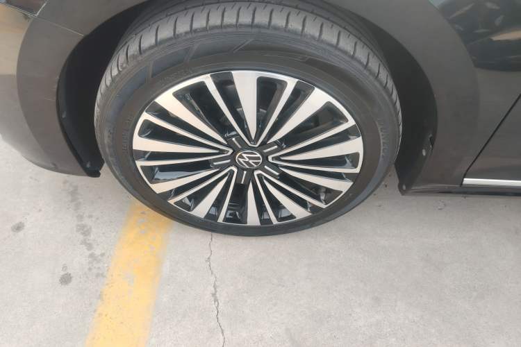 Used Volkswagen Passat 2020 Revised Version 330TSI Luxury Edition China VI Standard
