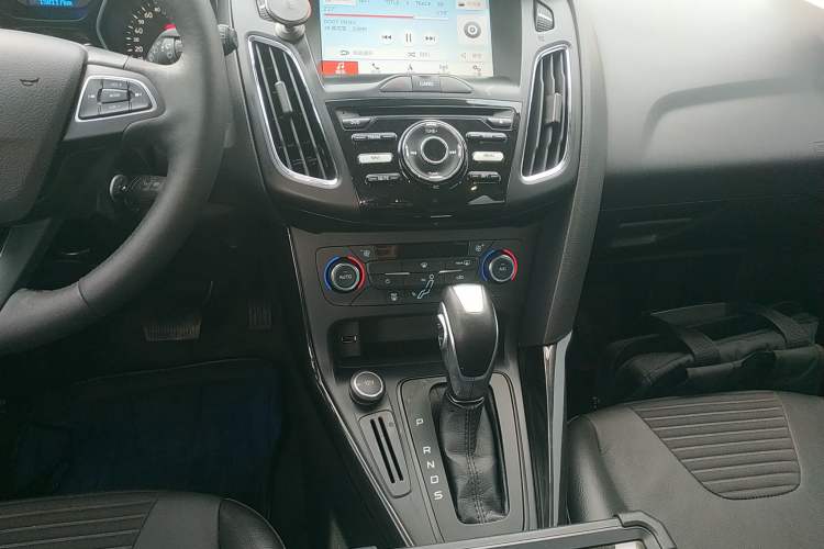 Used Ford Focus 2017 Hatchback 1.6L Automatic Fashion Edition Smart Drive Version
