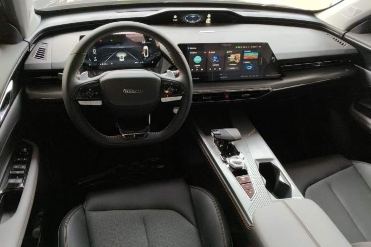 Used Oshan Z6 2023 Blue Whale 1.5T DCT Smart-Led City Edition