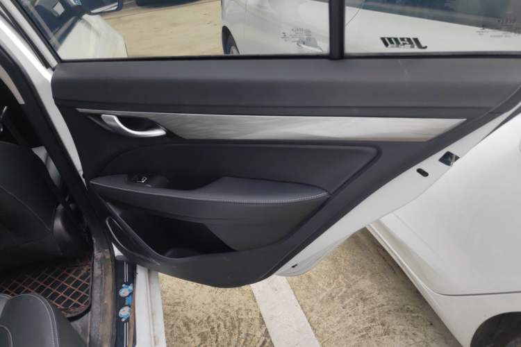 Used Geely Auto Emgrand 2019 Leading Edition 1.5L Manual Upward Asian Games Edition China VI
