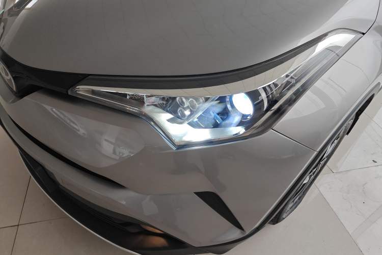 Used Toyota IZOA 2018 2.0L Yichi Version China VI Standard
