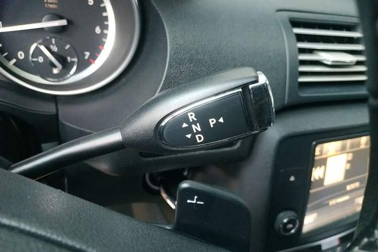 Used Mercedes-Benz R-Class 2017 R 320 4MATIC Business Edition Prestige Model
