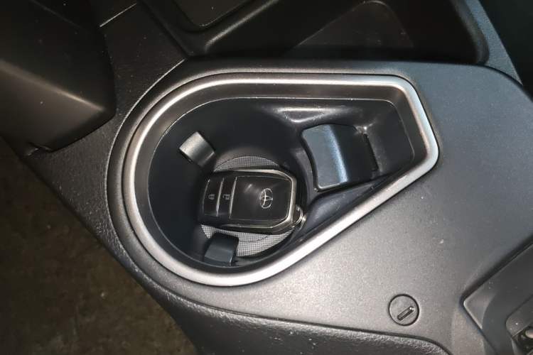 Used Toyota RAV4 2016 2.0L CVT Two-Wheel Drive Fashion Edition China V Standard
