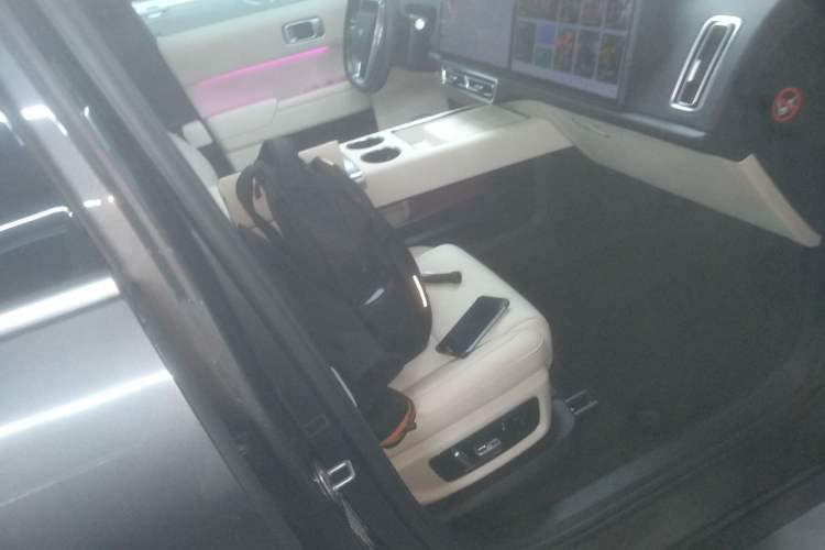 Used Li Auto L8 2023 Pro Model
