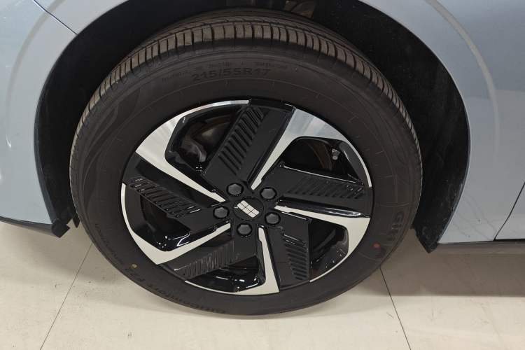 Used  L6 2025 EM-i 140km Starship Edition
