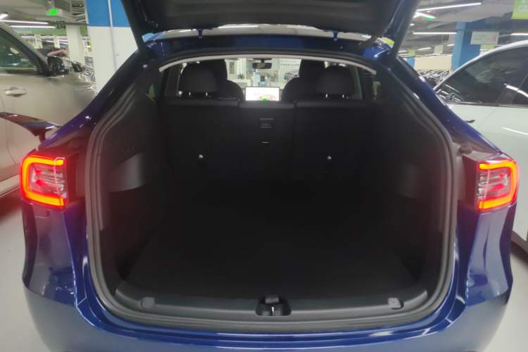 Used Tesla Model Y 2021 Long-Range All-Wheel-Drive Version
