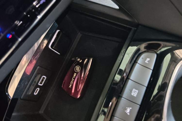 Used Buick Envision 2021 Encore Plus 652T Five-Seat All-Wheel-Drive Luxury Model
