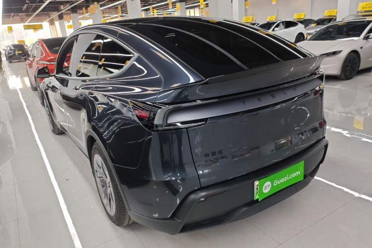 Used Tesla Model Y L 2025 Long-Range All-Wheel-Drive Version