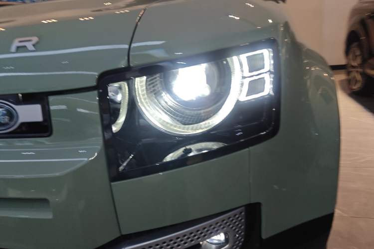 Used Land Rover Defender 2023 110 3.0T P400 75th Anniversary Legend Edition
