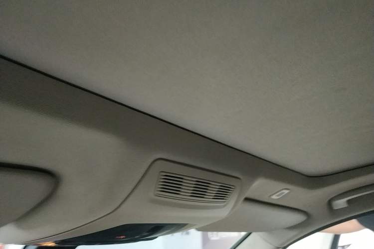 Used BMW 5 Series 2014 528Li Leading Model
