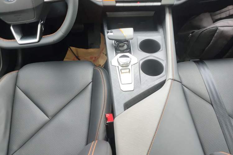 Used Changan UNI-V 2022 1.5T Prestige Version