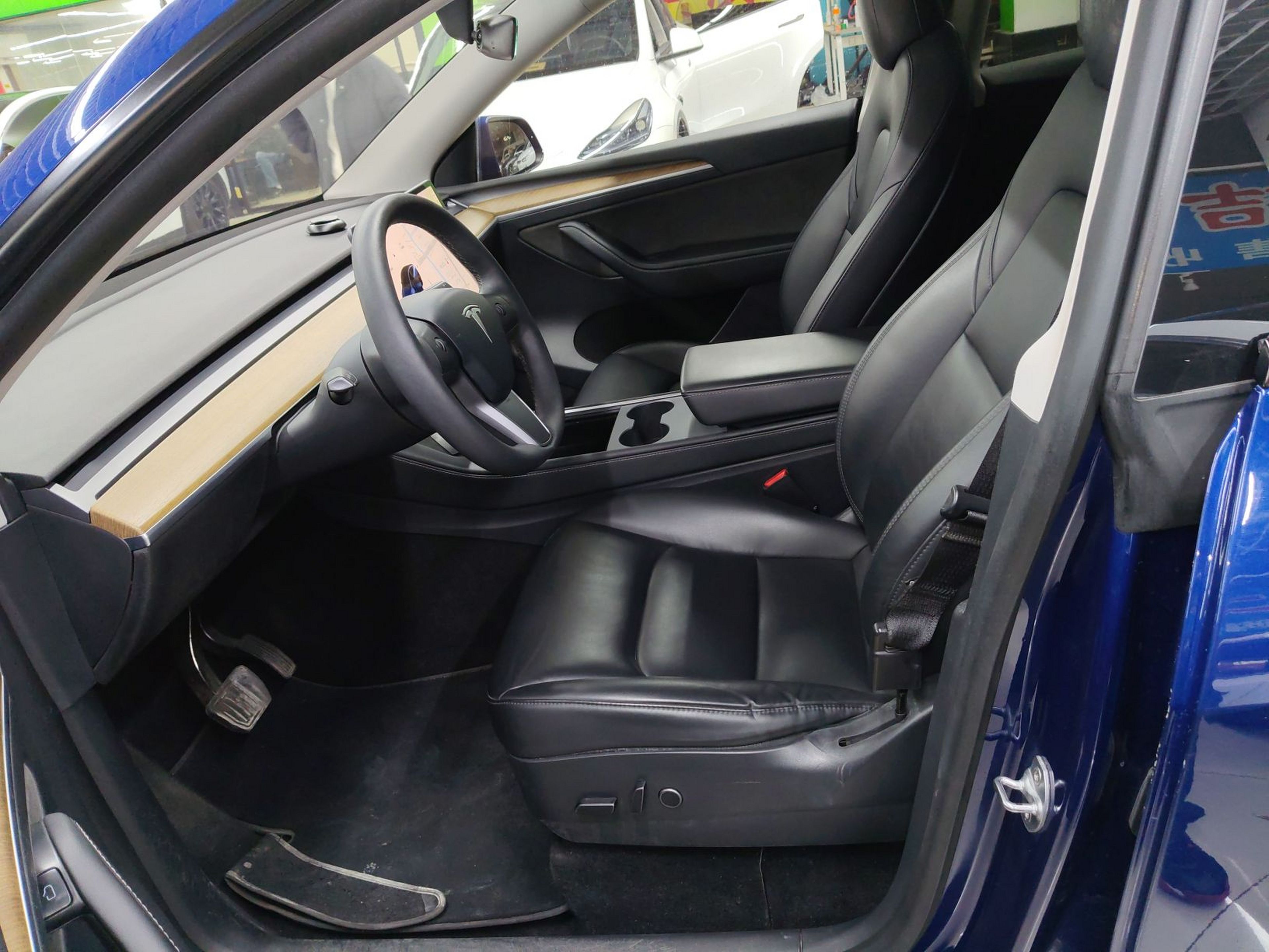 Переднее сиденье в автомобиле