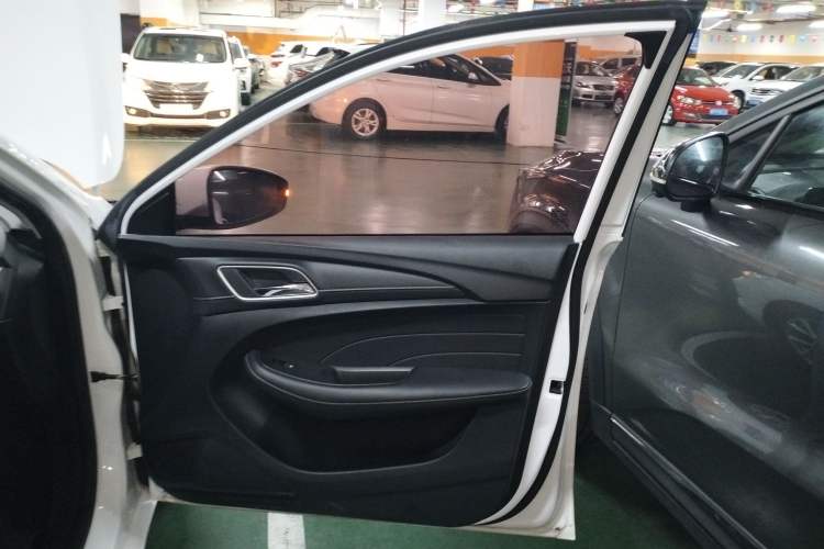 Used Roewe i5 2020 1.5L Manual 4G Connect Luxury Edition
