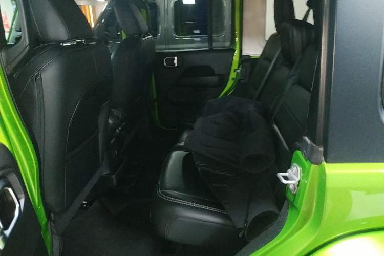 Used  Wrangler 2019 2.0T Sahara Four-Door Version China VI Emission Standard
