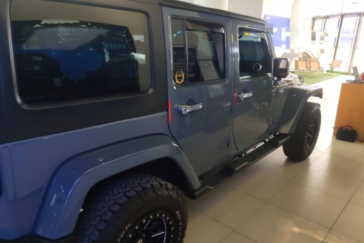 Used  Wrangler 2014 3.0L Sahara Four-Door Edition

