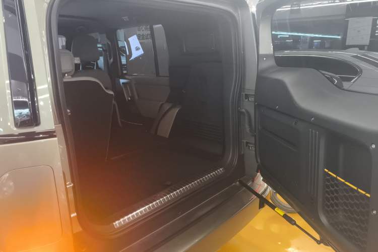 Used  V23 2025 401 Two-Wheel Drive Advanced Edition
