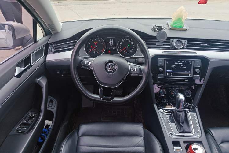 Used Volkswagen Magotan 2018 330TSI DSG Advanced Model
