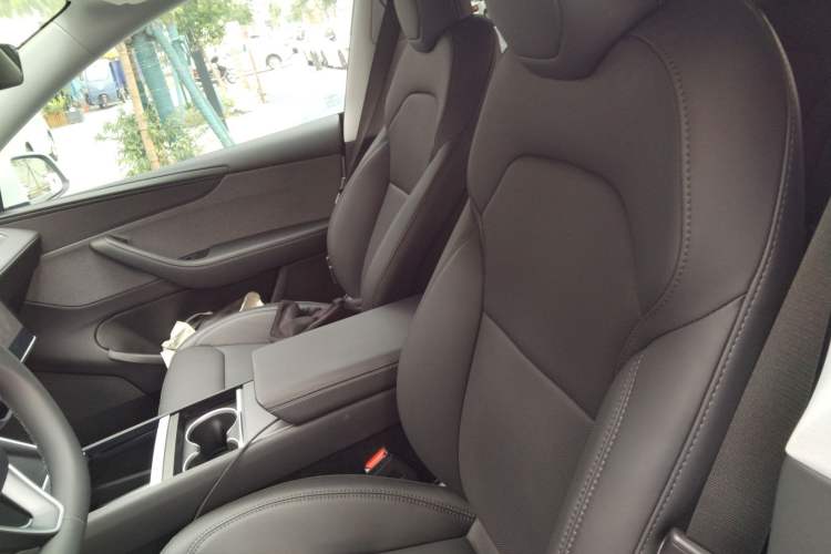 Used Tesla Model Y 2025 Rear-Wheel-Drive Version