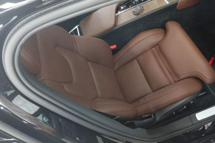 Used Volvo S90 2025 B5 Zhiya Luxury Edition
