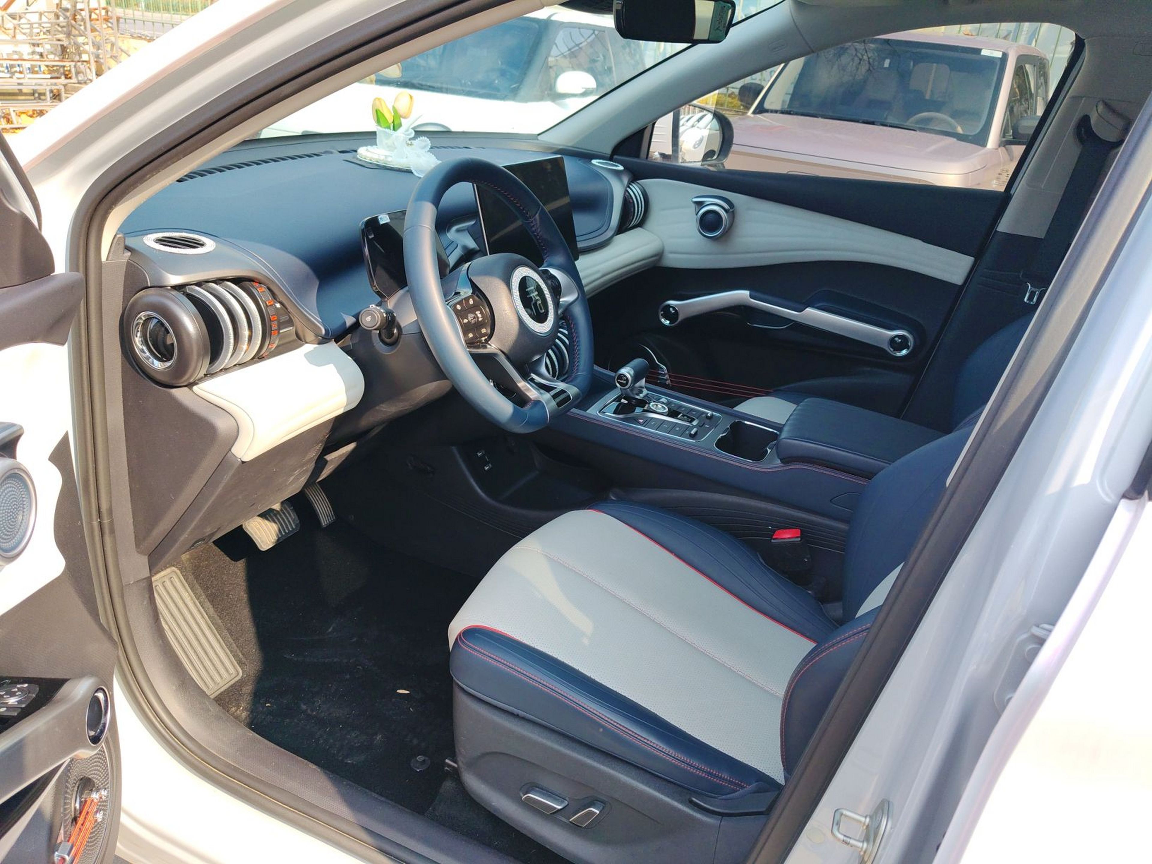 المقاعد الأمامية داخل السيارة